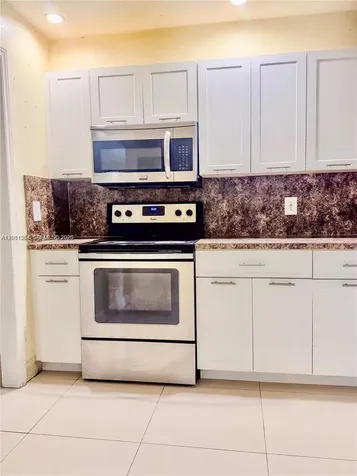906 SW 74th Avenue North Lauderdale FL 33068