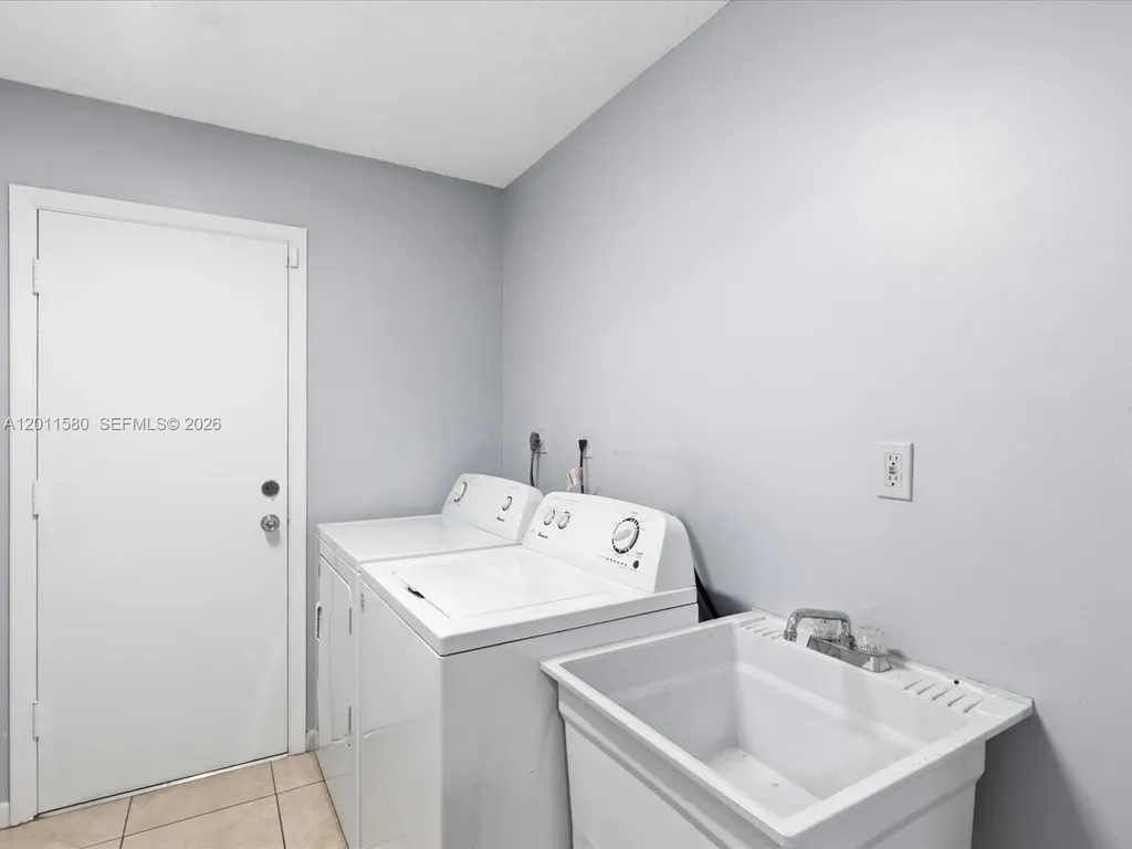 110 Dunwoody Lane Hollywood FL 33021