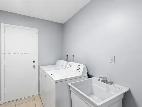 110 Dunwoody Lane Hollywood FL 33021