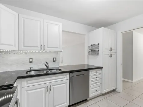 110 Dunwoody Lane Hollywood FL 33021