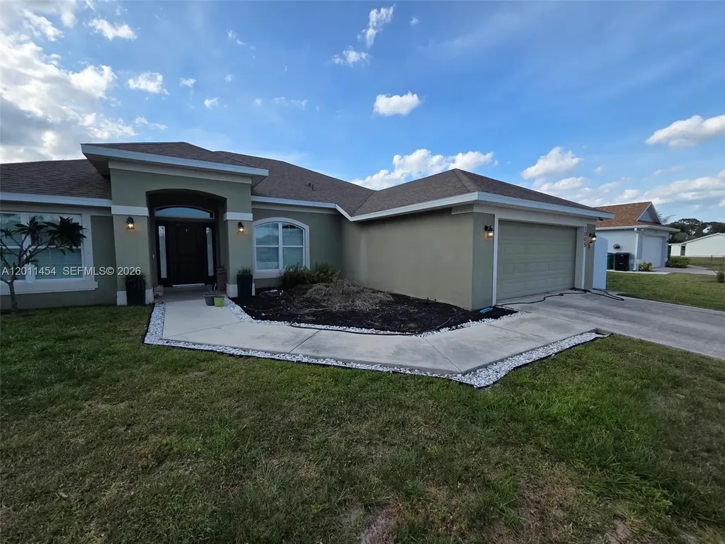 1005 SW Bay State Road Port St. Lucie FL 34953