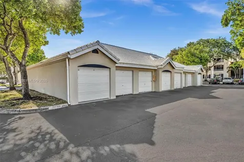 2841 N Oakland Forest Drive Oakland Park FL 33309