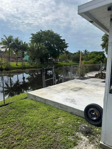 709 SW 79th Terrace North Lauderdale FL 33068
