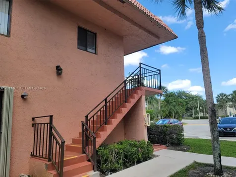 213 Lakeview Drive Weston FL 33326