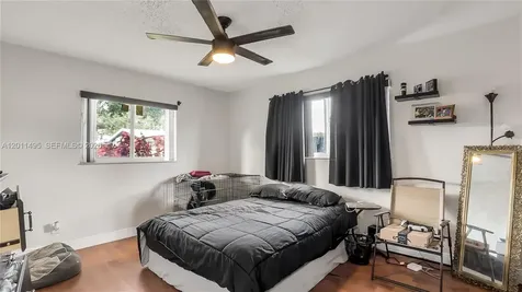 9511 NW 8th Street Pembroke Pines FL 33024