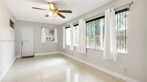 9511 NW 8th Street Pembroke Pines FL 33024