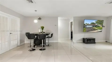 9511 NW 8th Street Pembroke Pines FL 33024