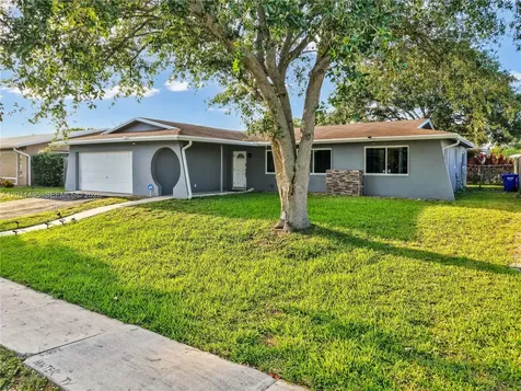 9511 NW 8th Street Pembroke Pines FL 33024