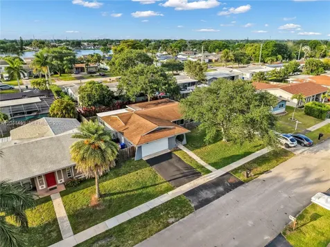 9511 NW 8th Street Pembroke Pines FL 33024