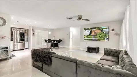 9511 NW 8th Street Pembroke Pines FL 33024