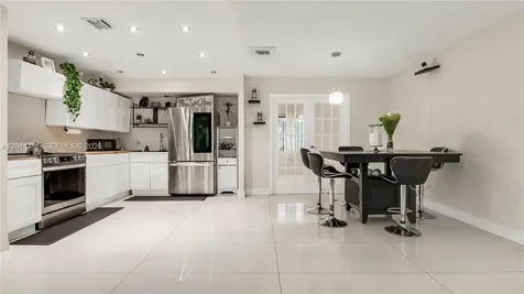 9511 NW 8th Street Pembroke Pines FL 33024