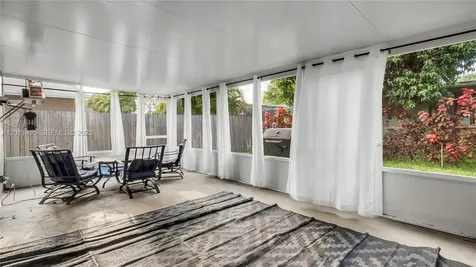 9511 NW 8th Street Pembroke Pines FL 33024