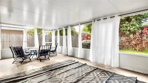 9511 NW 8th Street Pembroke Pines FL 33024