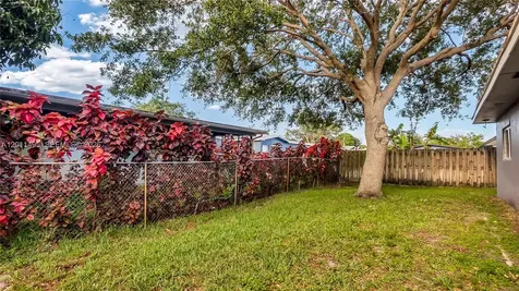 9511 NW 8th Street Pembroke Pines FL 33024