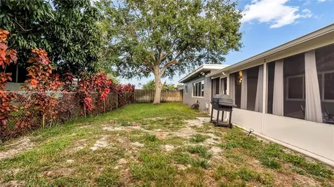 9511 NW 8th Street Pembroke Pines FL 33024