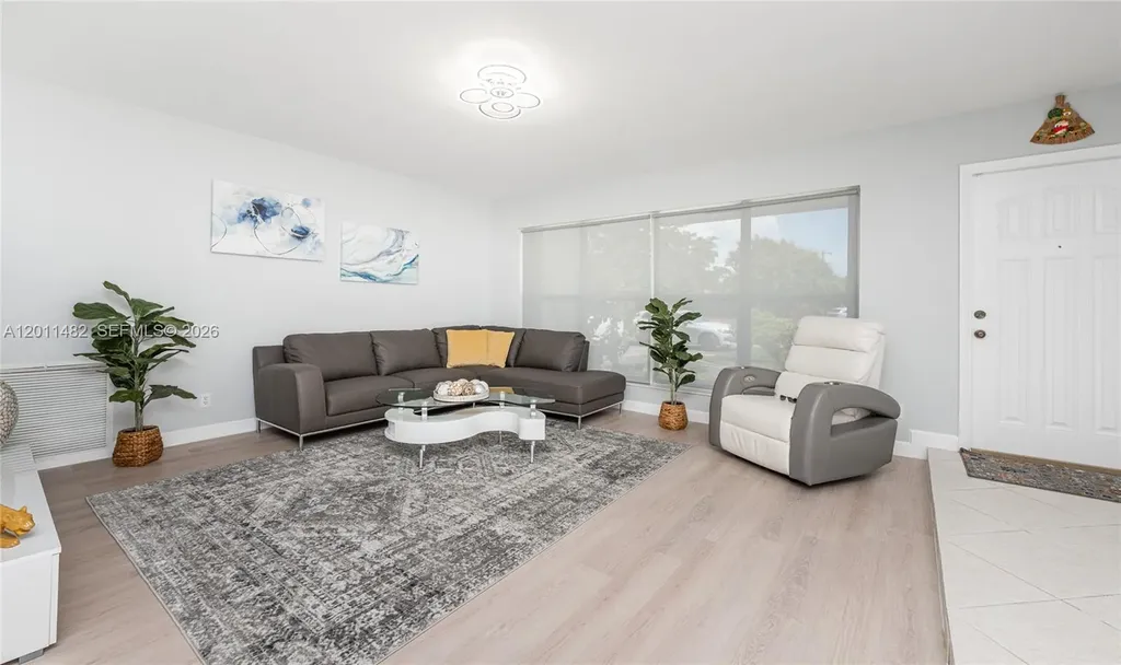 810 S Rainbow Drive Hollywood FL 33021