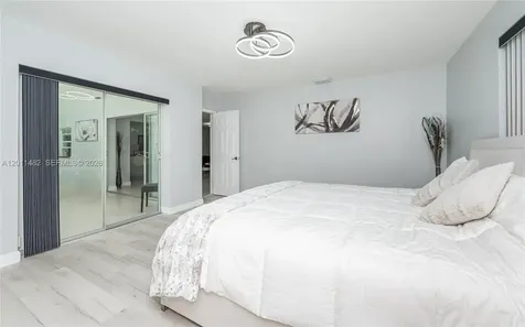 810 S Rainbow Drive Hollywood FL 33021