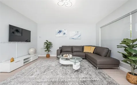810 S Rainbow Drive Hollywood FL 33021