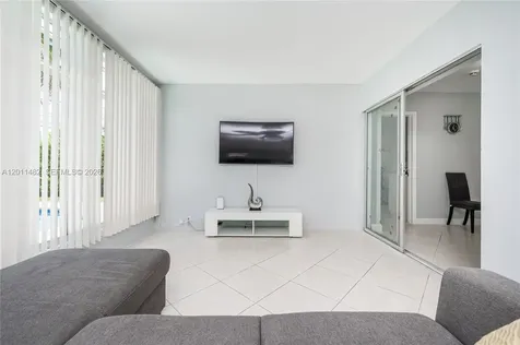 810 S Rainbow Drive Hollywood FL 33021