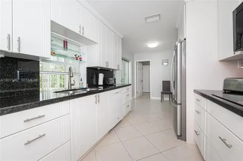810 S Rainbow Drive Hollywood FL 33021