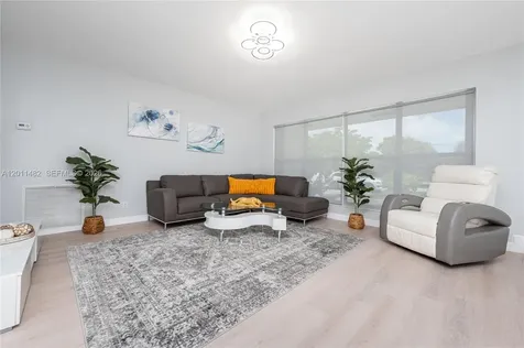 810 S Rainbow Drive Hollywood FL 33021