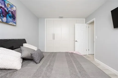 810 S Rainbow Drive Hollywood FL 33021