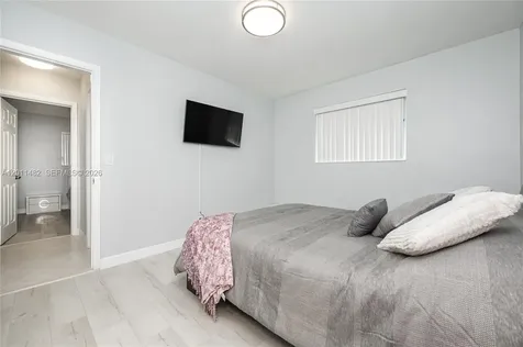 810 S Rainbow Drive Hollywood FL 33021