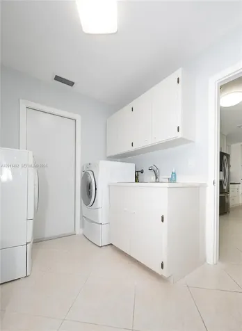810 S Rainbow Drive Hollywood FL 33021