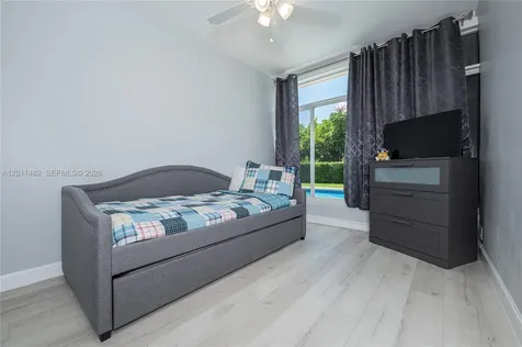 810 S Rainbow Drive Hollywood FL 33021