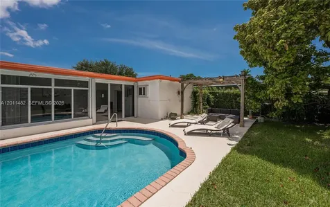 810 S Rainbow Drive Hollywood FL 33021