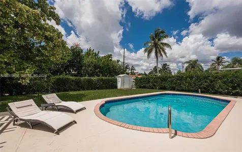 810 S Rainbow Drive Hollywood FL 33021