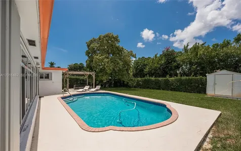 810 S Rainbow Drive Hollywood FL 33021