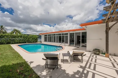 810 S Rainbow Drive Hollywood FL 33021