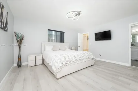 810 S Rainbow Drive Hollywood FL 33021