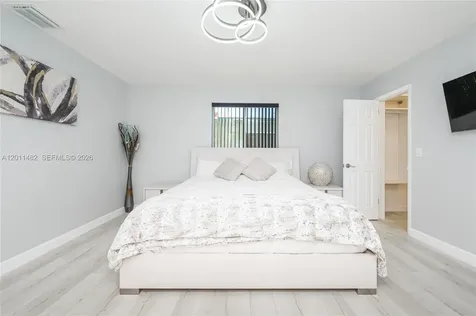 810 S Rainbow Drive Hollywood FL 33021