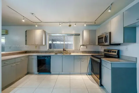 243 NE 212th Terrace Miami FL 33179