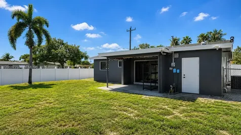 6701 Pershing Street Hollywood FL 33024