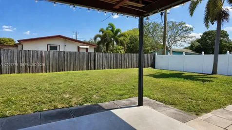 6701 Pershing Street Hollywood FL 33024