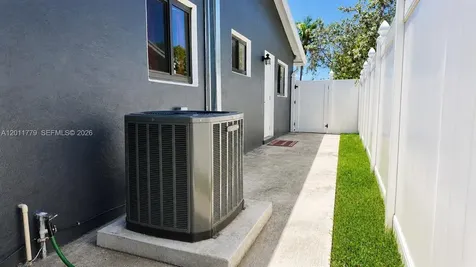 6701 Pershing Street Hollywood FL 33024