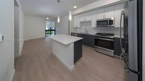 19401 W Dixie Highway Miami FL 33180