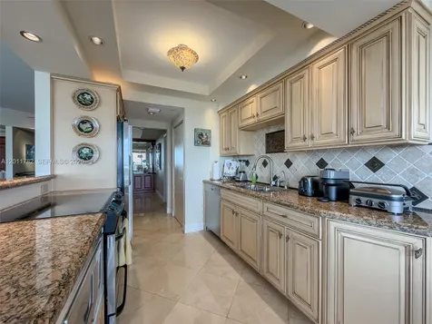 2000 Island Boulevard Aventura FL 33160