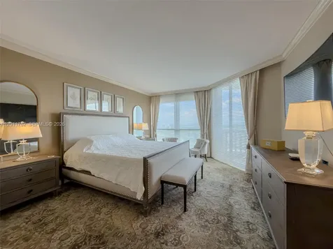 2000 Island Boulevard Aventura FL 33160