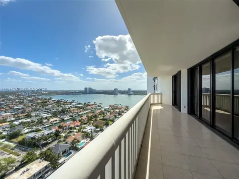 2000 Island Boulevard Aventura FL 33160