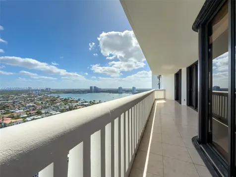 2000 Island Boulevard Aventura FL 33160