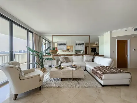 2000 Island Boulevard Aventura FL 33160