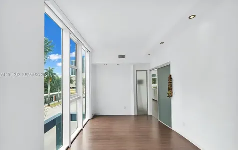 275 NE 18th Street Miami FL 33132