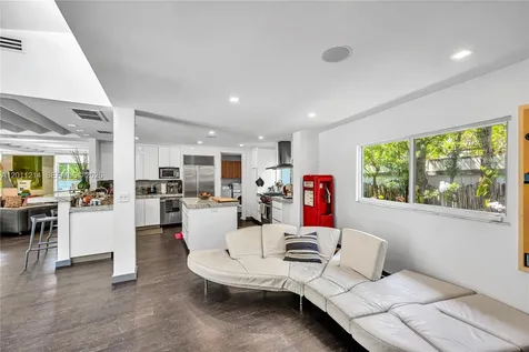 4975 Delaware Avenue Miami Beach FL 33140