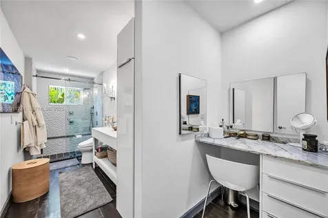 4975 Delaware Avenue Miami Beach FL 33140