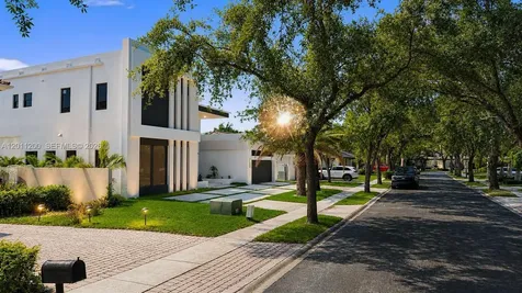 16022 NW 83rd Court Miami Lakes FL 33016
