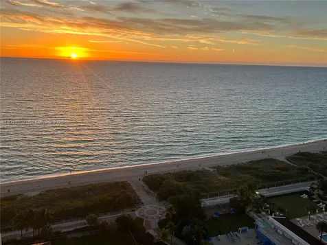 2555 Collins Avenue Miami Beach FL 33140